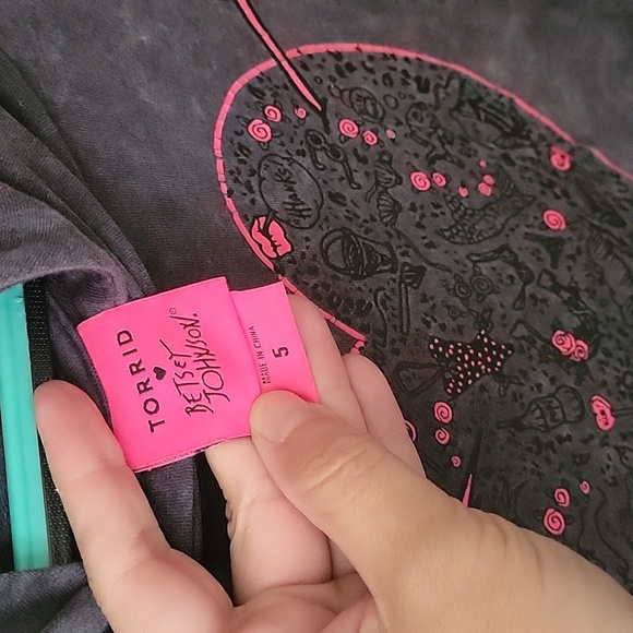 Torrid. Betsey Johnson. Gray. Sweatshirt , Hoodie Dress. Size 5. - Picture 7 of 7